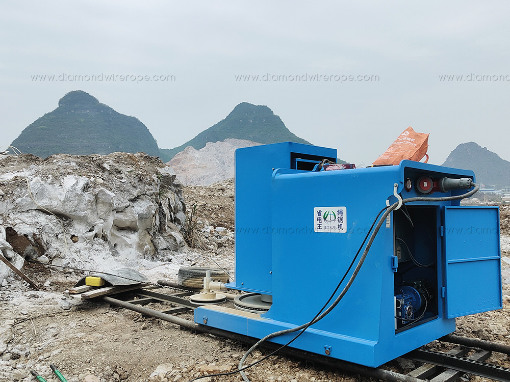 Rotation Angle of Wire Saw Machine Head and Maximum Lateral Movement Distance
