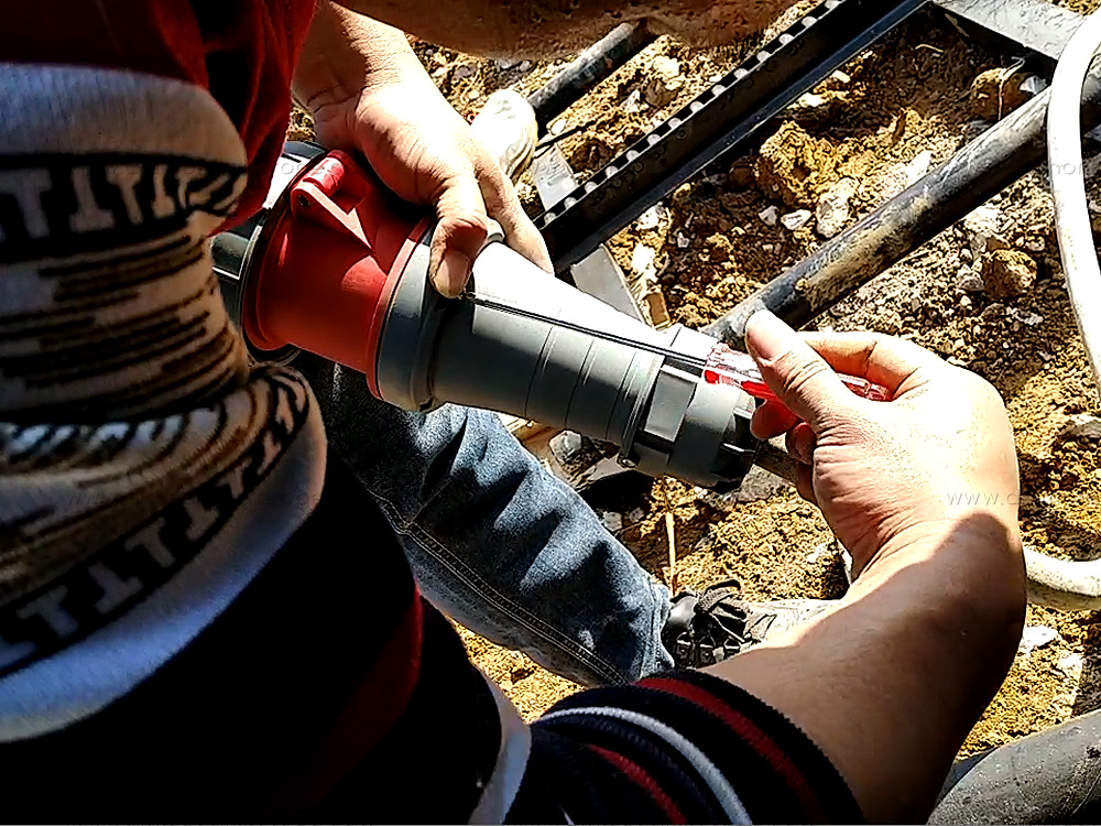 tighten the screws with a screwdriver