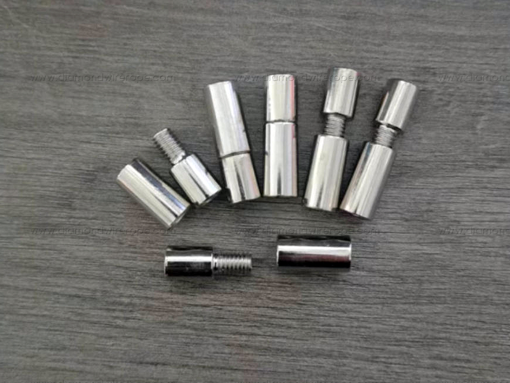 Movable connectors of diamond rope saw